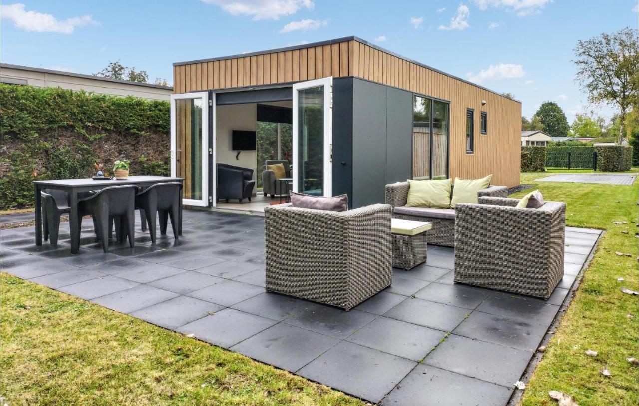 2 Bedroom Awesome Home In Heinkenszand Esterno foto
