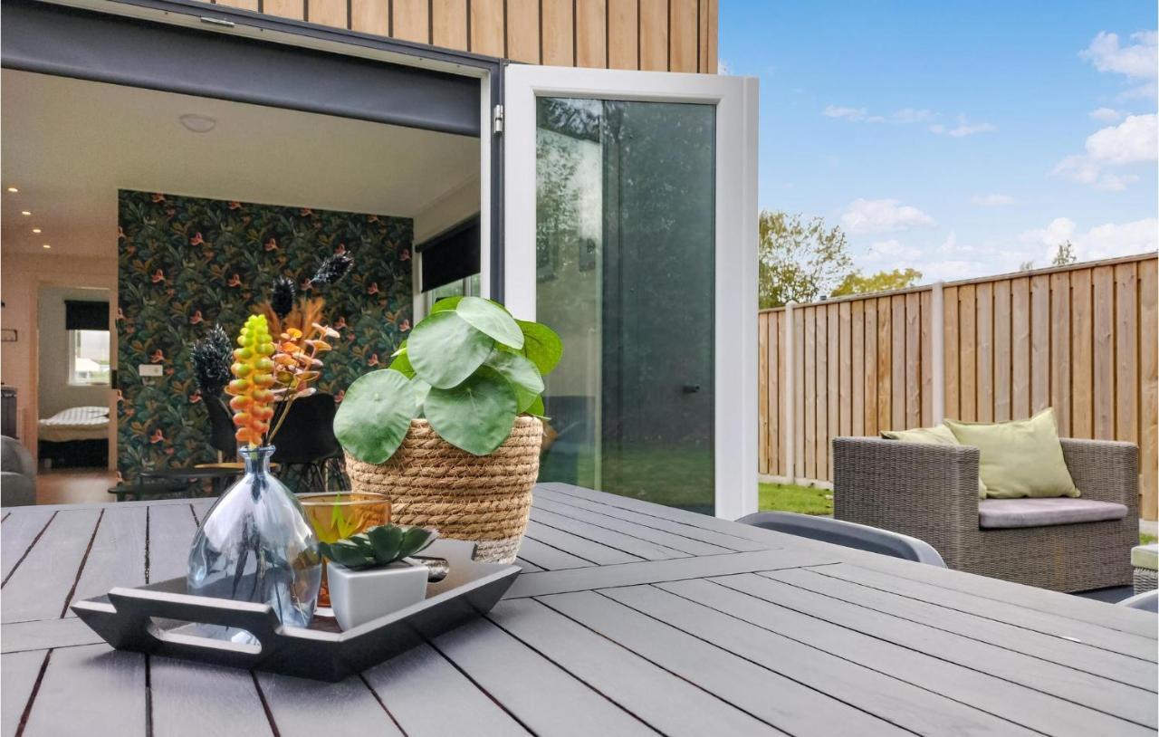 2 Bedroom Awesome Home In Heinkenszand Esterno foto