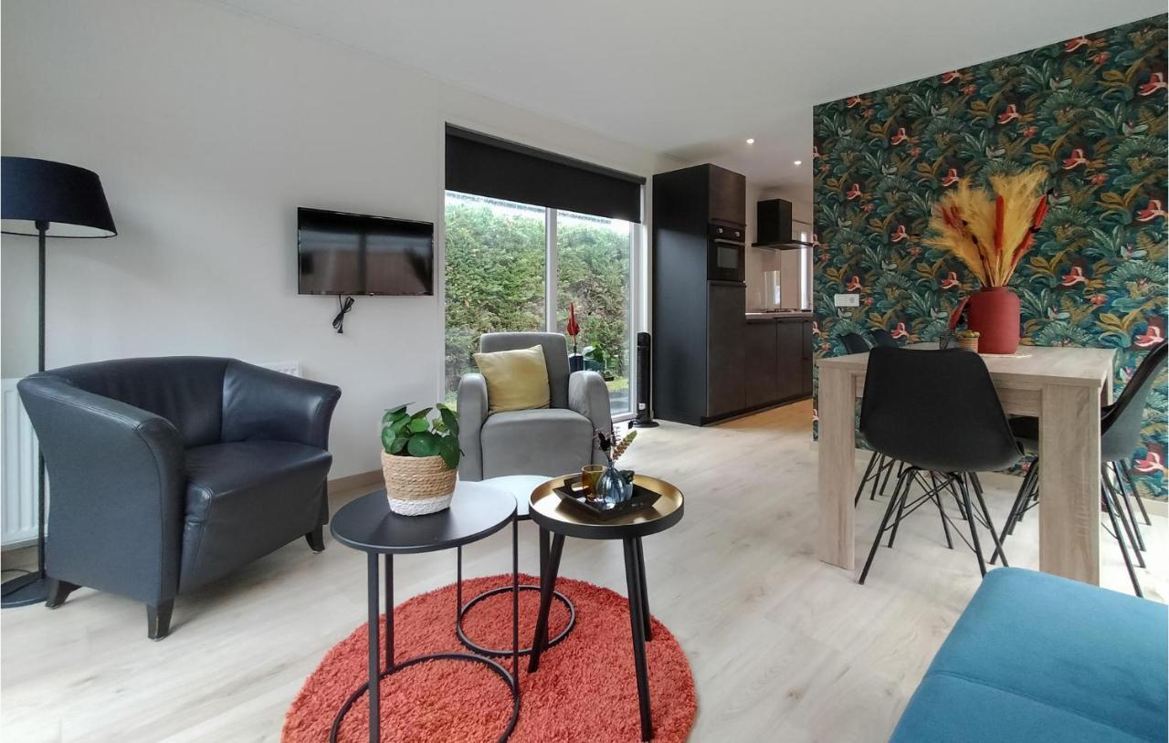 2 Bedroom Awesome Home In Heinkenszand Esterno foto