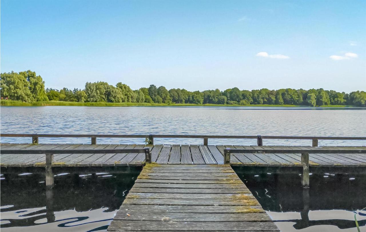 2 Bedroom Awesome Home In Heinkenszand Esterno foto