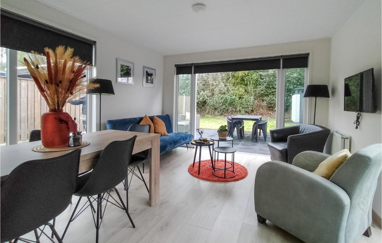 2 Bedroom Awesome Home In Heinkenszand Esterno foto