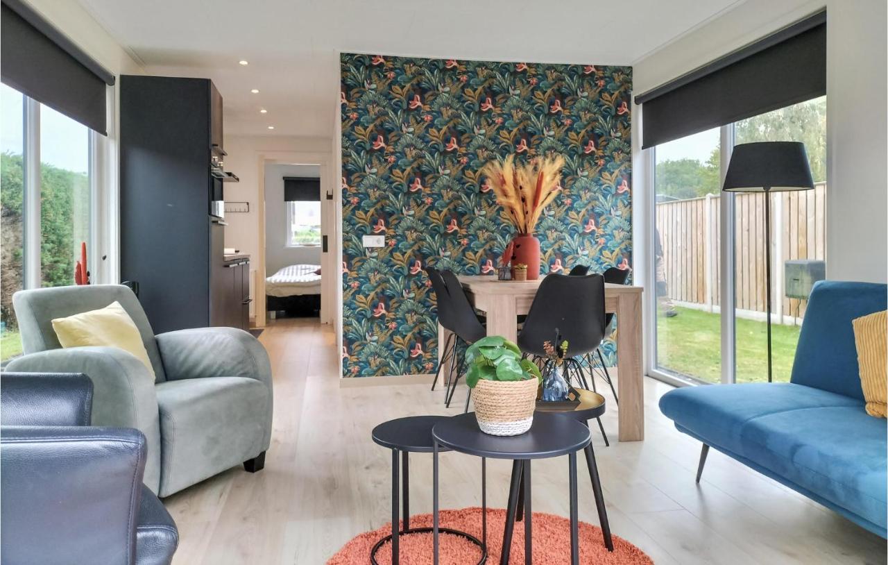 2 Bedroom Awesome Home In Heinkenszand Esterno foto