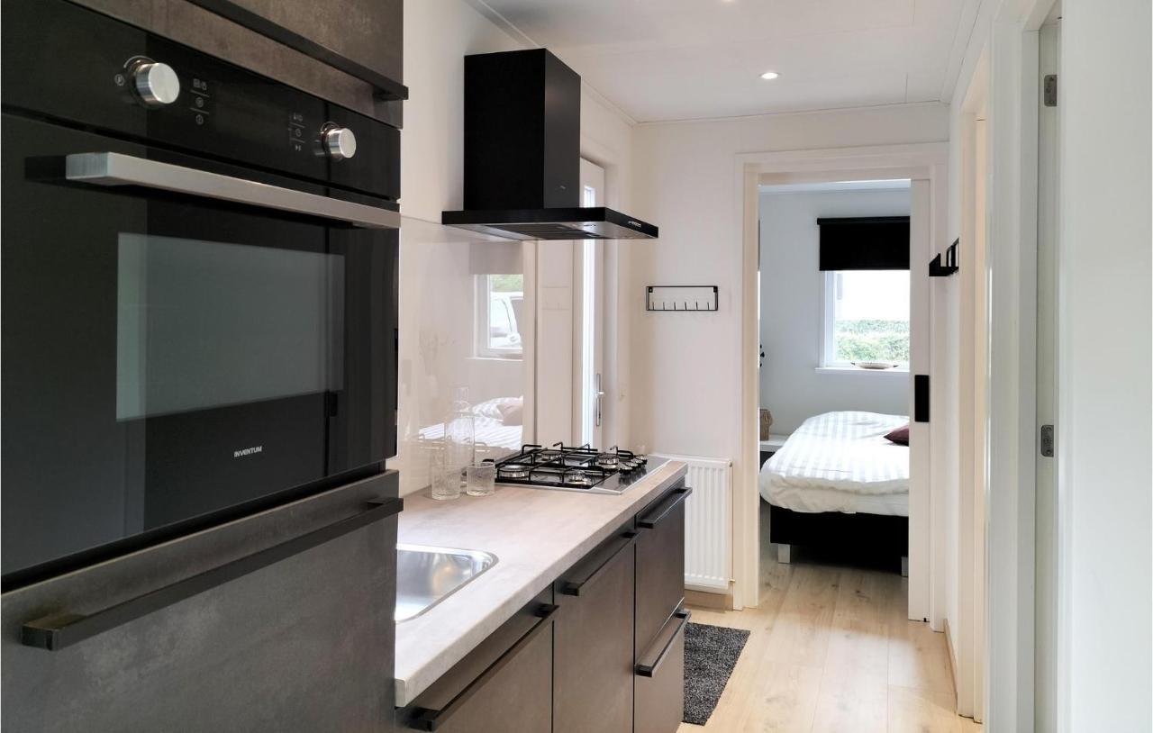 2 Bedroom Awesome Home In Heinkenszand Esterno foto