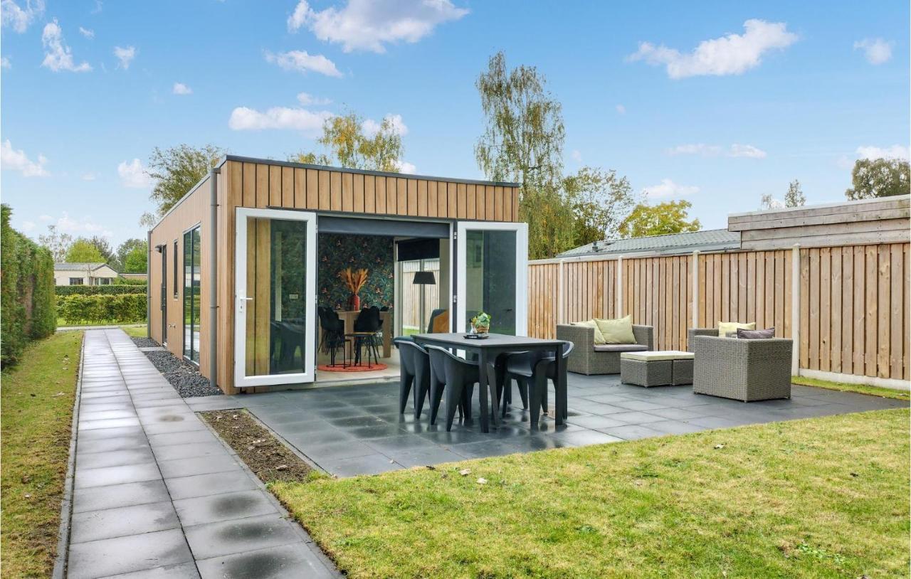 2 Bedroom Awesome Home In Heinkenszand Esterno foto