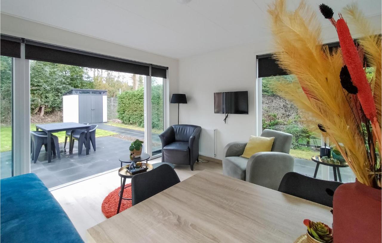2 Bedroom Awesome Home In Heinkenszand Esterno foto